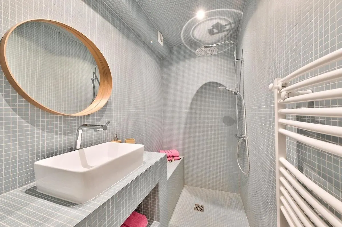 Paris City Centre, St Lazare Station, Metro, Theatre Mogador, Casino De Paris, Trianon, Moulin Rouge, Sacre Coeur, Galeries Lafayette, From 1 To 4 Guests France