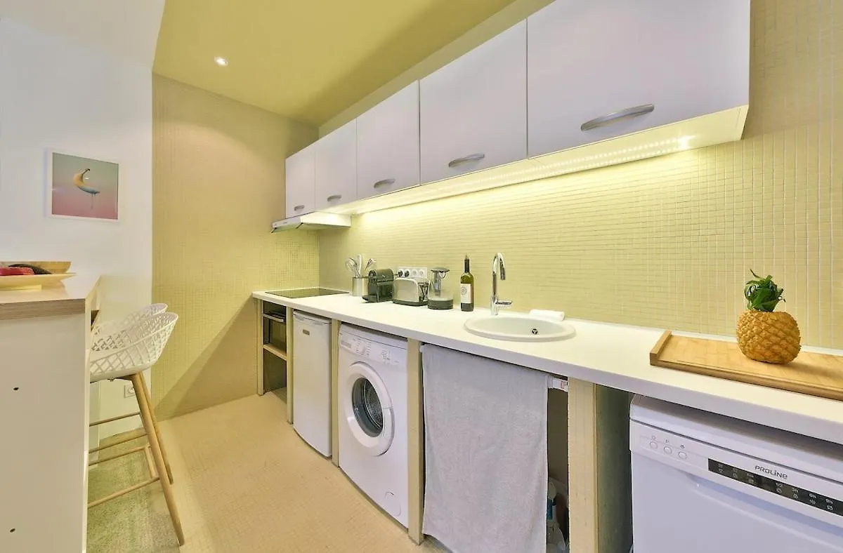 Apartment Paris City Centre, St Lazare Station, Metro, Theatre Mogador, Casino De Paris, Trianon, Moulin Rouge, Sacre Coeur, Galeries Lafayette, From 1 To 4 Guests