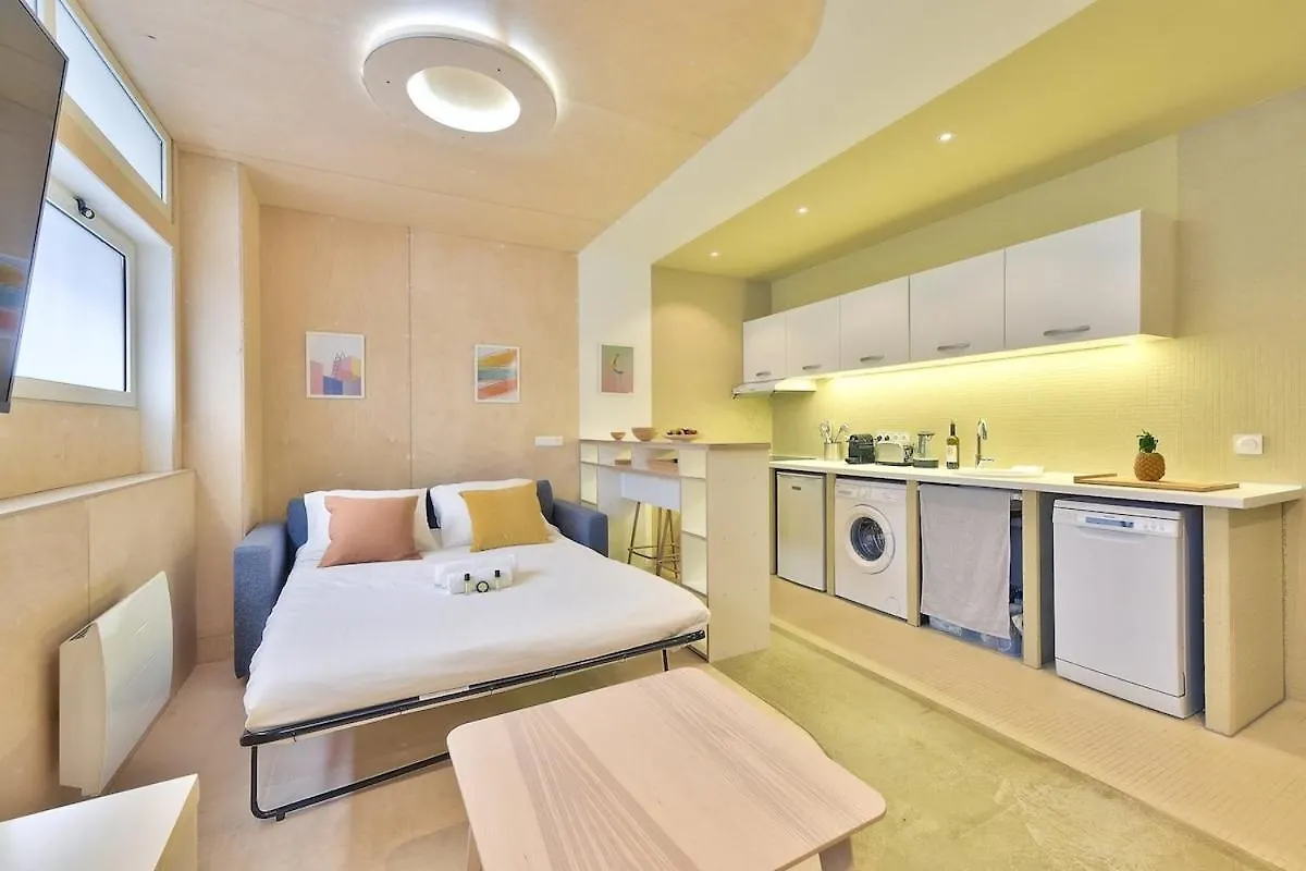 Apartment Paris City Centre, St Lazare Station, Metro, Theatre Mogador, Casino De Paris, Trianon, Moulin Rouge, Sacre Coeur, Galeries Lafayette, From 1 To 4 Guests