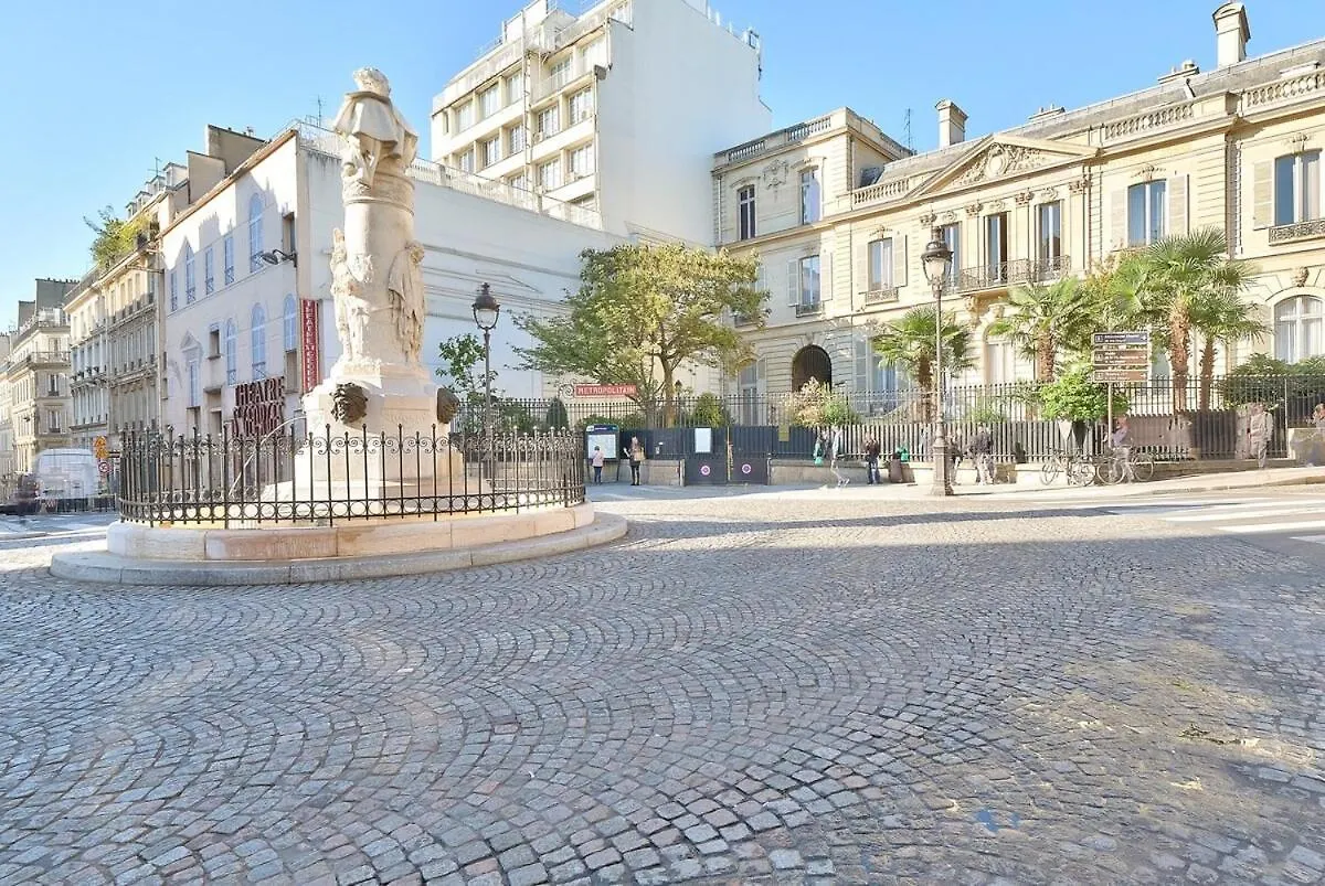 Apartment Paris City Centre, St Lazare Station, Metro, Theatre Mogador, Casino De Paris, Trianon, Moulin Rouge, Sacre Coeur, Galeries Lafayette, From 1 To 4 Guests