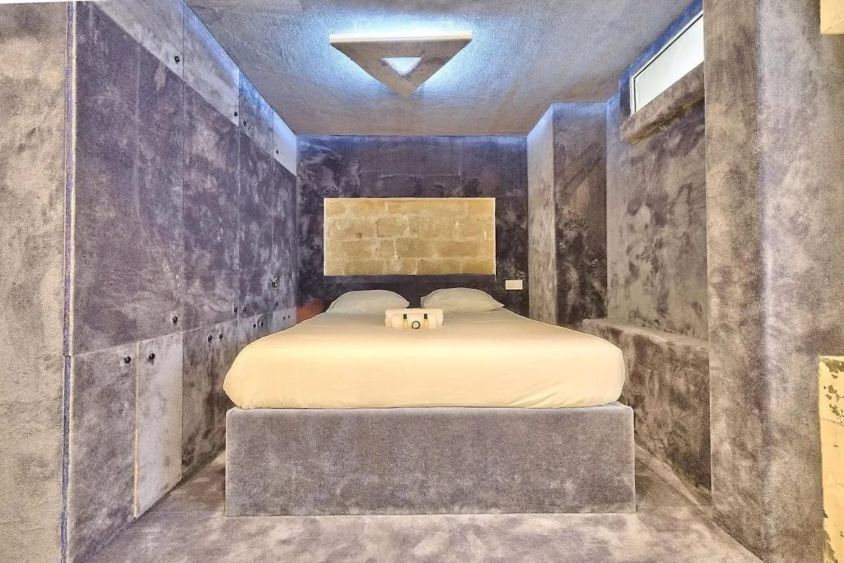 Paris City Centre, St Lazare Station, Metro, Theatre Mogador, Casino De Paris, Trianon, Moulin Rouge, Sacre Coeur, Galeries Lafayette, From 1 To 4 Guests