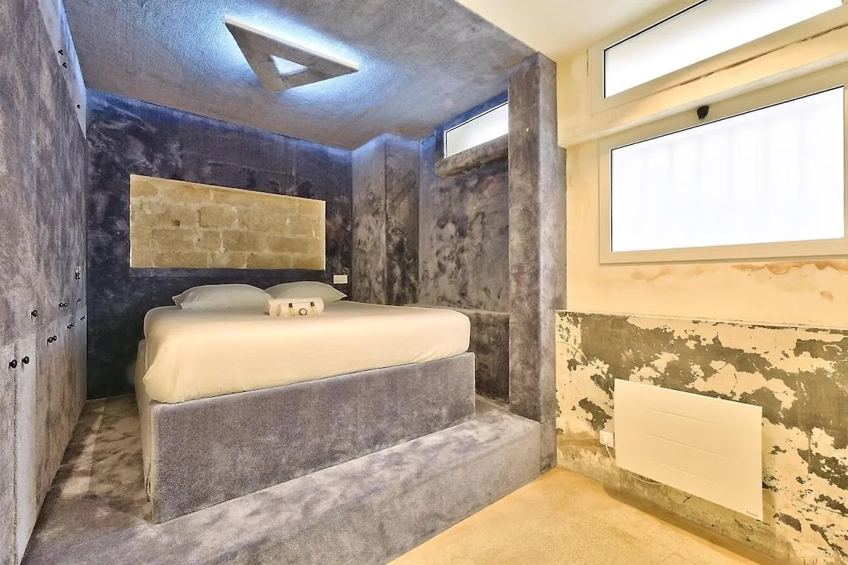 Paris City Centre, St Lazare Station, Metro, Theatre Mogador, Casino De Paris, Trianon, Moulin Rouge, Sacre Coeur, Galeries Lafayette, From 1 To 4 Guests 0*,